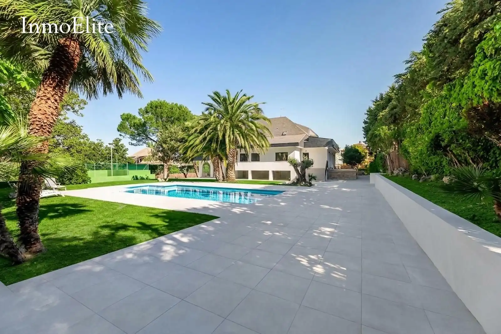 Vista exterior de Casa o xalet en venda en Pozuelo de Alarcón amb Aire condicionat, Calefacció i Jardí privat