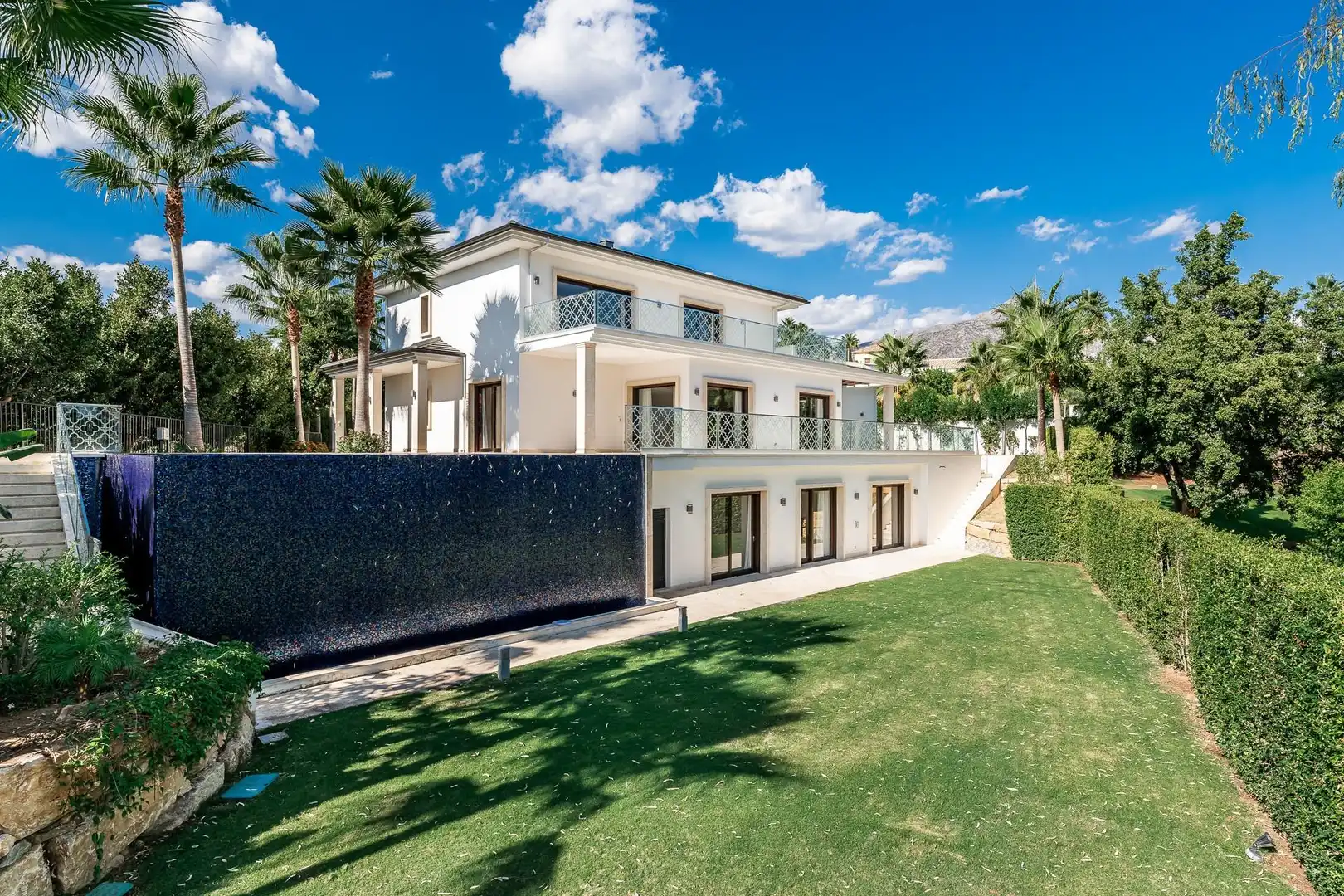 Villa mit Pool zum Verkauf in Nueva Andalucía