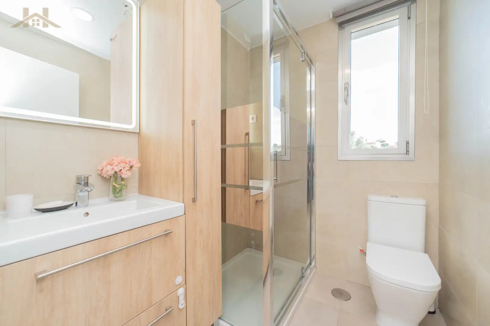 Baño de Casa adosada en venta en Villaviciosa de Odón con Aire acondicionado, Calefacción y Jardín privado