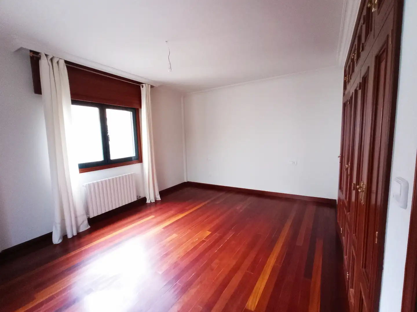 Schlafzimmer von Maisonette zum Verkauf in Pontevedra Capital  mit Heizung, Parkett und Terrasse