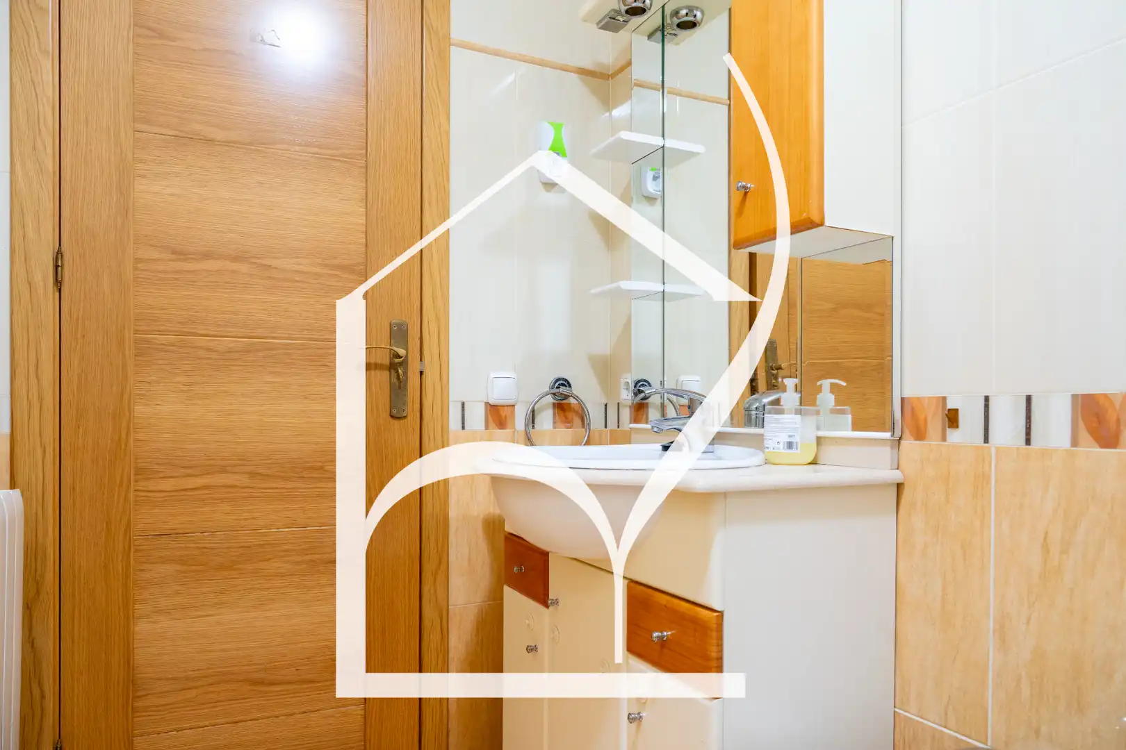 Baño de Piso en venta en Guijuelo con Calefacción, Parquet y Amueblado