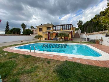 Casa amb piscina en venda a Almodóvar del Río