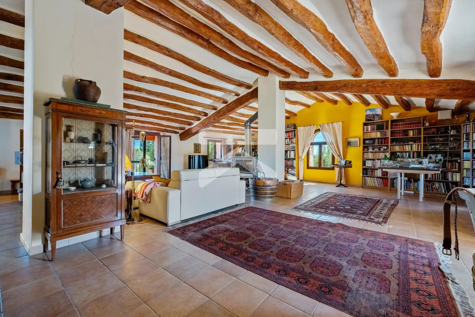 Sala d'estar de Finca rústica en venda en El Molar (Tarragona) amb Aire condicionat, Calefacció i Jardí privat