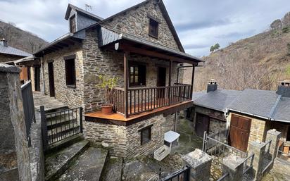 Vista exterior de Finca rústica en venda en Ponferrada amb Calefacció