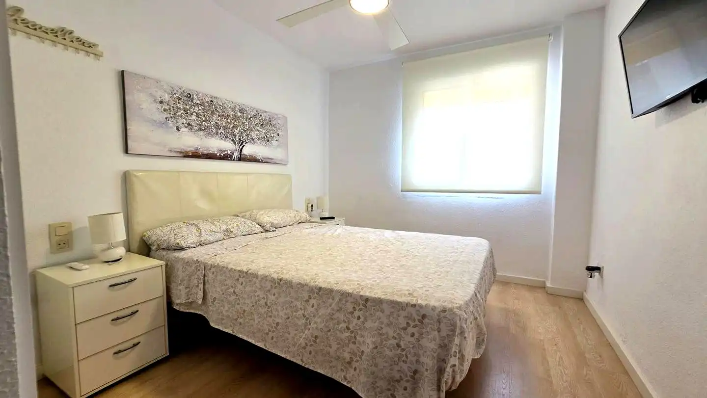 Dormitori de Apartament de lloguer en Gandia amb Aire condicionat, Parquet i Terrassa