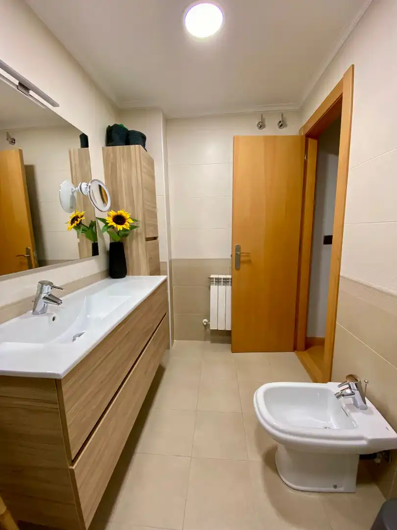 Baño de Piso de alquiler en Castro-Urdiales con Calefacción, Terraza y Amueblado