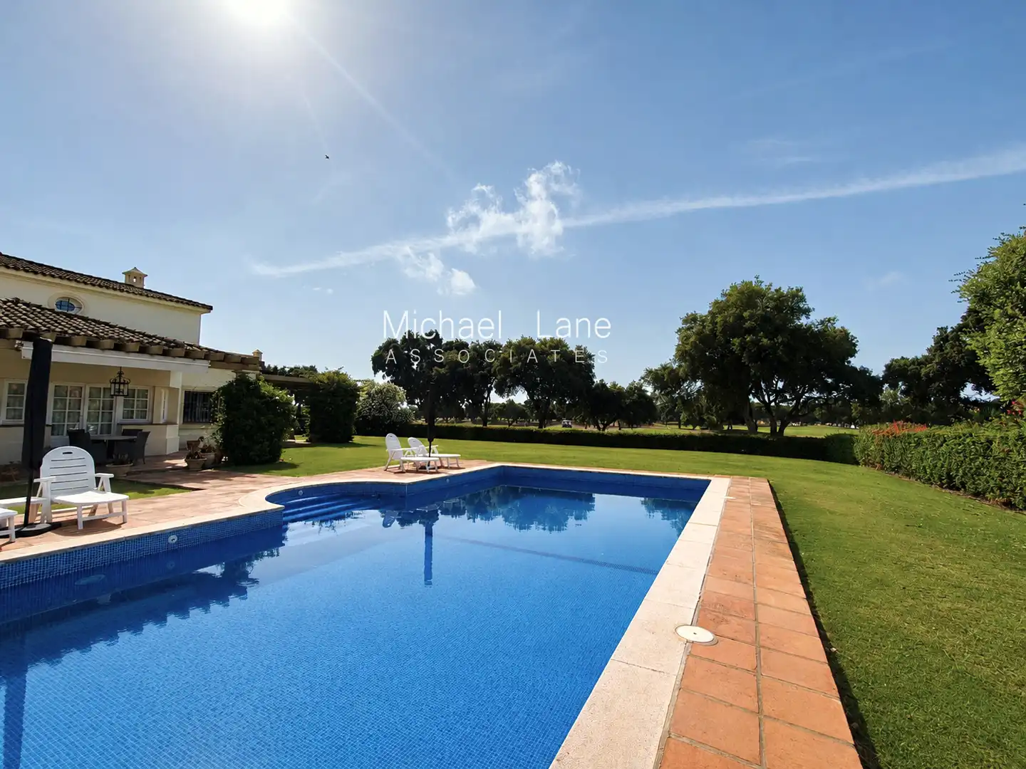 Swimming pool of Houses for sale in Sotogrande  with Air Conditioner, Heating and Private garden