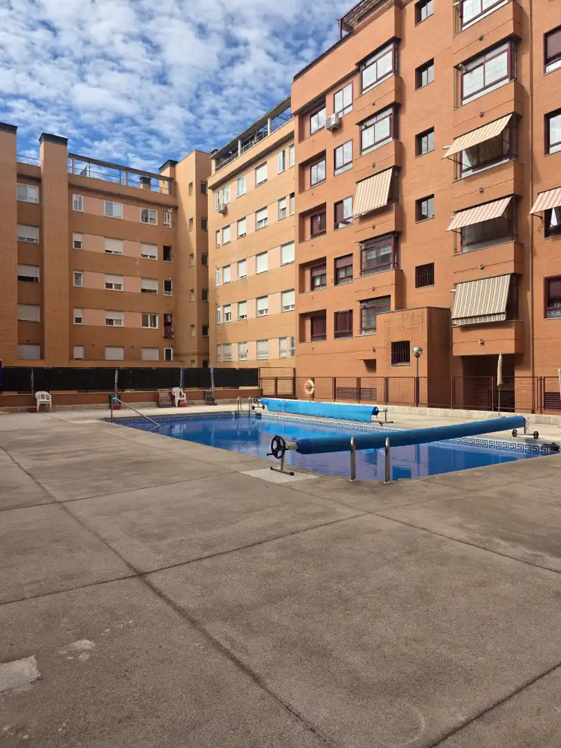 Piscina de Piso en venta en Parla con Aire acondicionado, Calefacción y Parquet