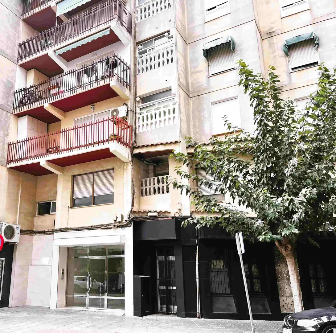 Piso con terraza en venta en Calle Luis Barcala, imagen 2