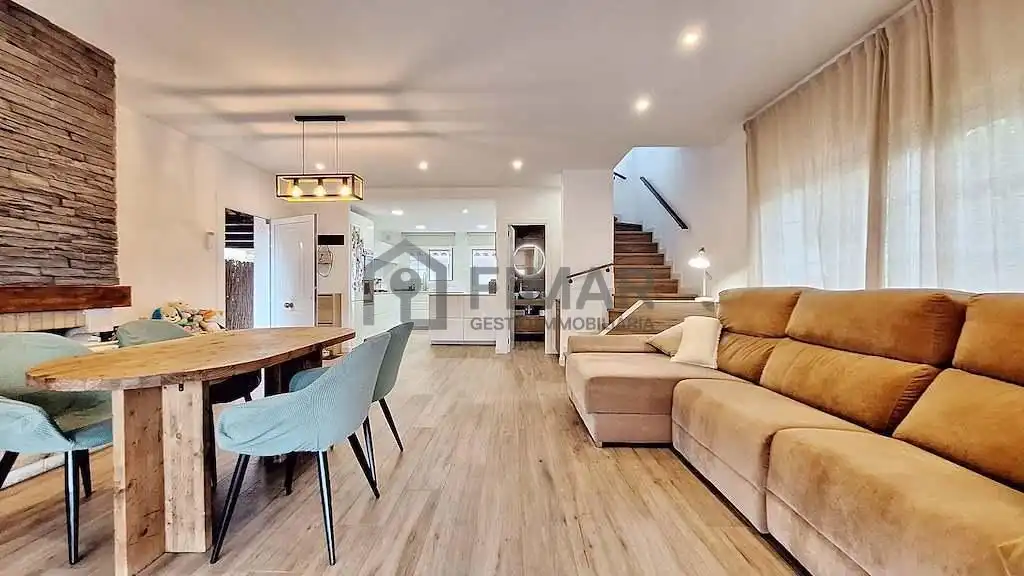 Sala de estar de Casa o chalet en venta en Vilassar de Dalt con Aire acondicionado, Calefacción y Jardín privado