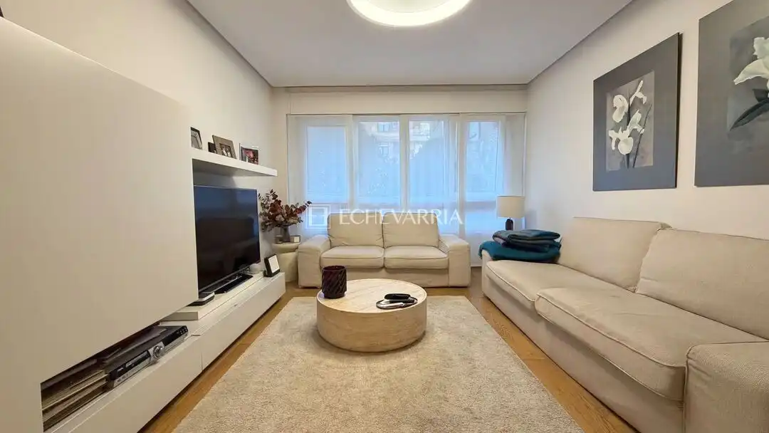 Living room of Flat for sale in Getxo   with Heating and Storage room