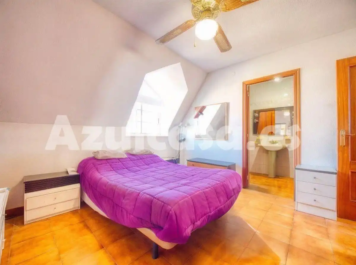 Dormitori de Casa adosada en venda en Alicante / Alacant amb Aire condicionat, Terrassa i Traster