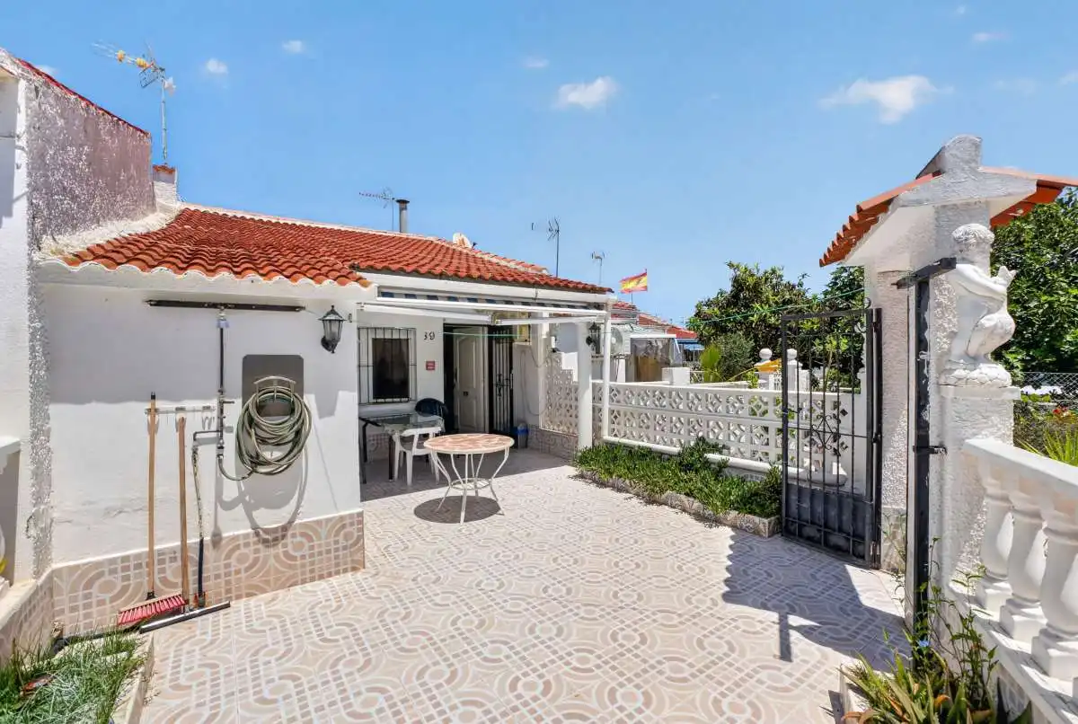 Vista exterior de Casa o chalet en venta en Torrevieja con Amueblado