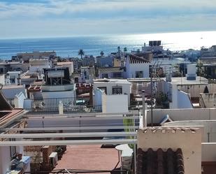 Vista exterior de Àtic en venda en Nerja amb Aire condicionat i Terrassa