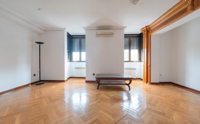 Sala d'estar de Àtic en venda en  Madrid Capital amb Aire condicionat, Calefacció i Terrassa