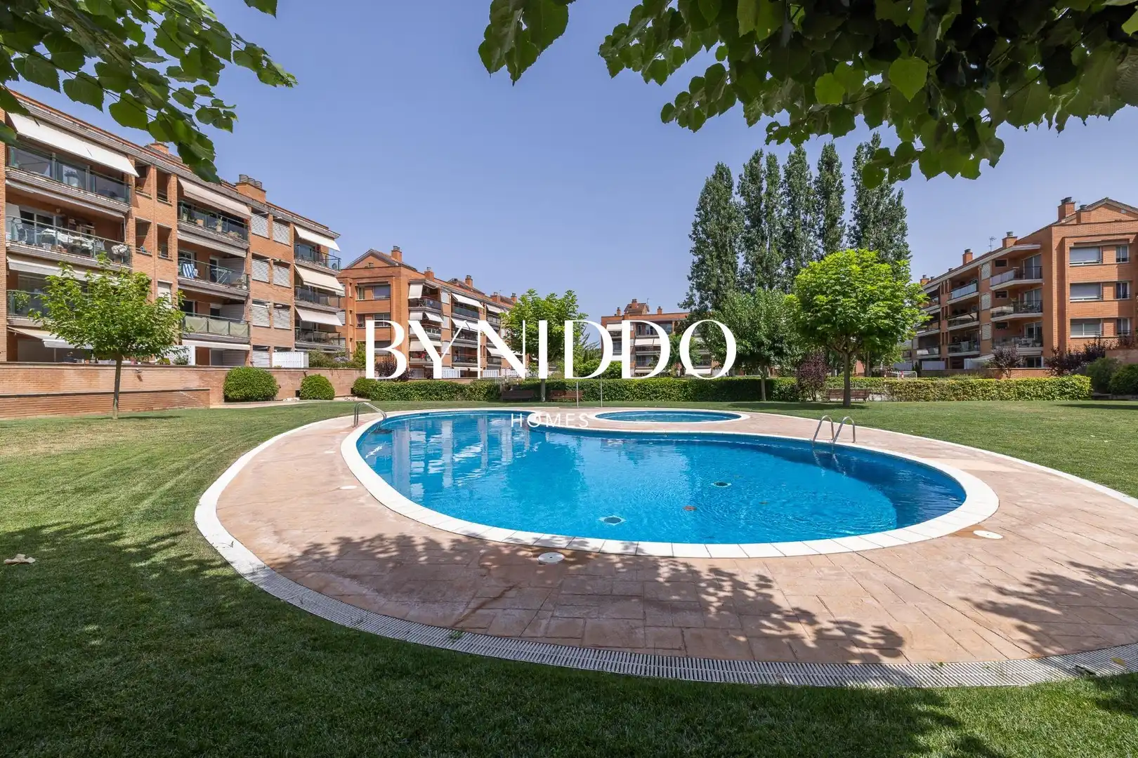 Piscina de Pis en venda en Sant Cugat del Vallès amb Aire condicionat, Calefacció i Parquet