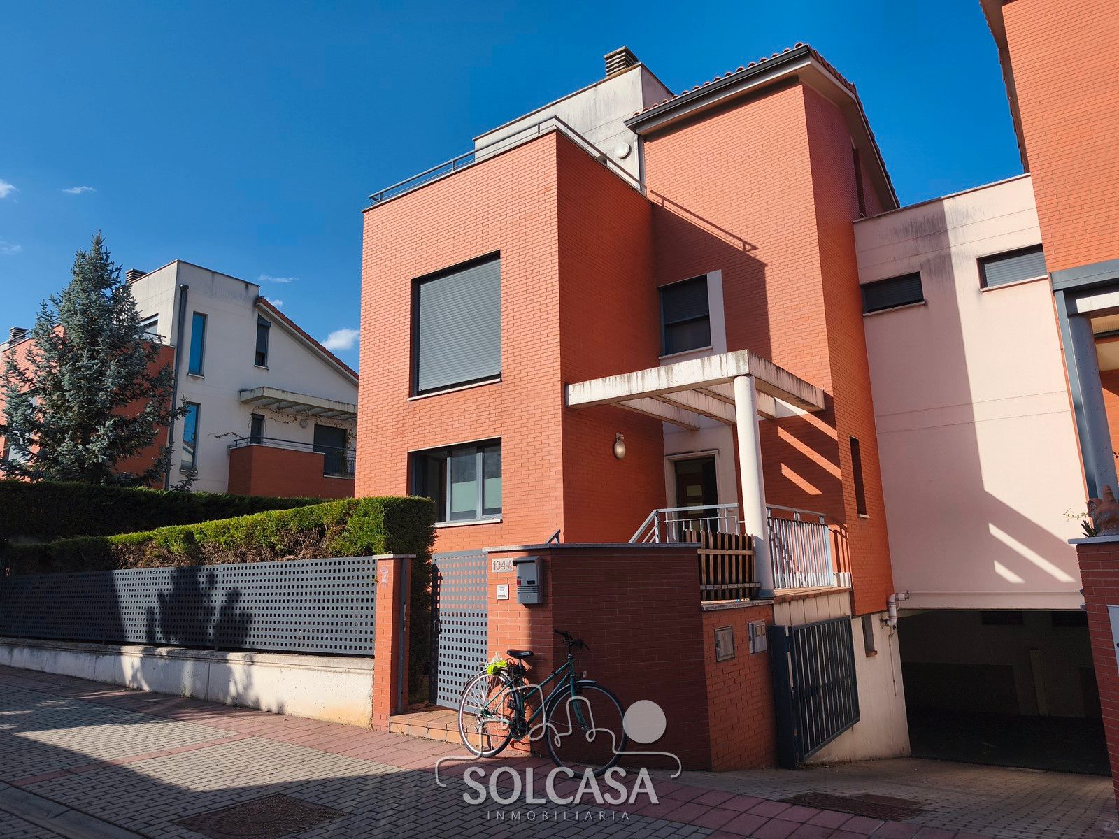 Exterior view of Single-family semi-detached for sale in Valladolid Capital  with Heating, Private garden and Parquet flooring