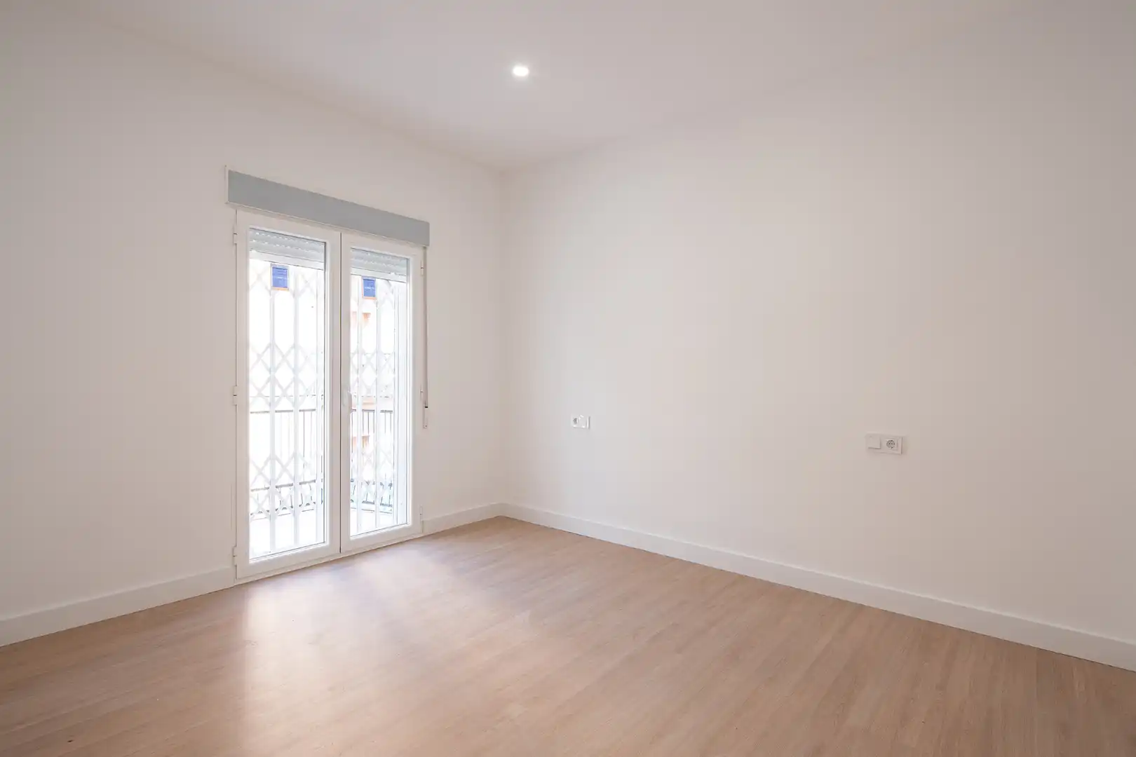 Habitación de Piso en venta en Granada con Horno, Lavadora y TV