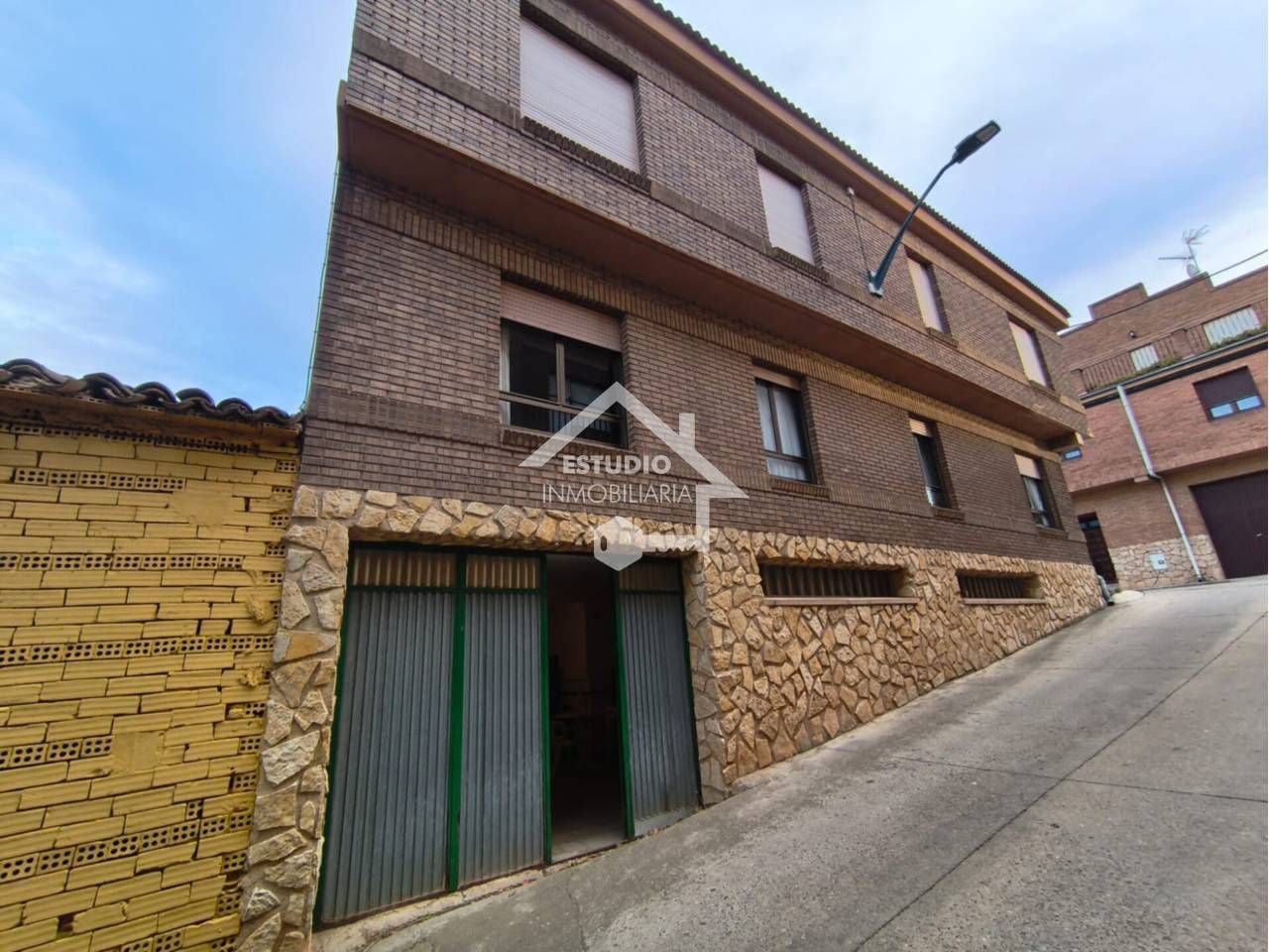 Exterior view of House or chalet for sale in Mendavia  with Furnished