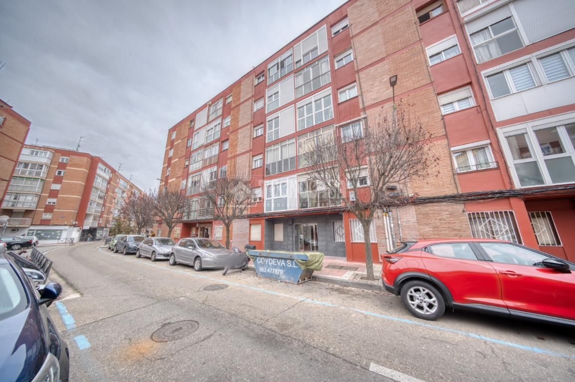 Vista exterior de Piso en venta en Valladolid Capital con Calefacción, Terraza y Amueblado