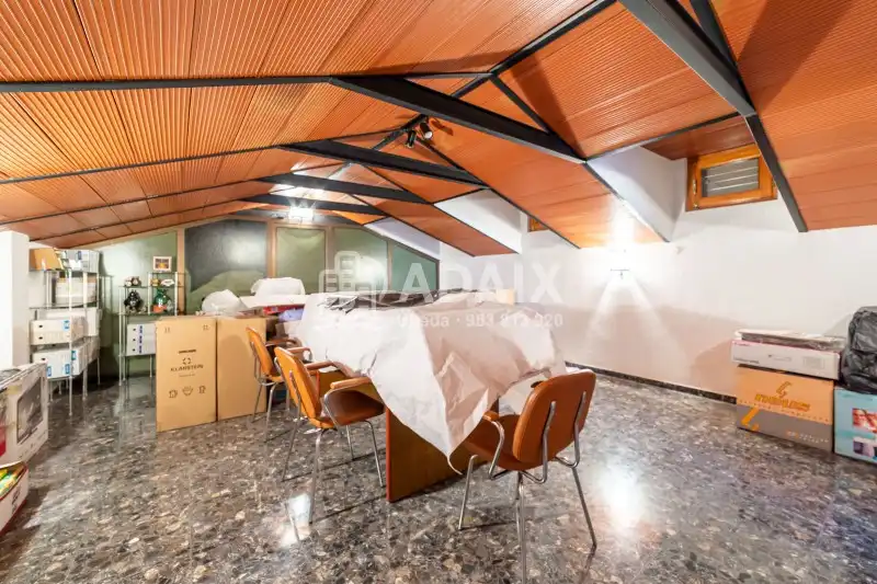 Haus oder Chalet zum Verkauf in Úbeda mit Terrasse, Abstellraum und Balkon