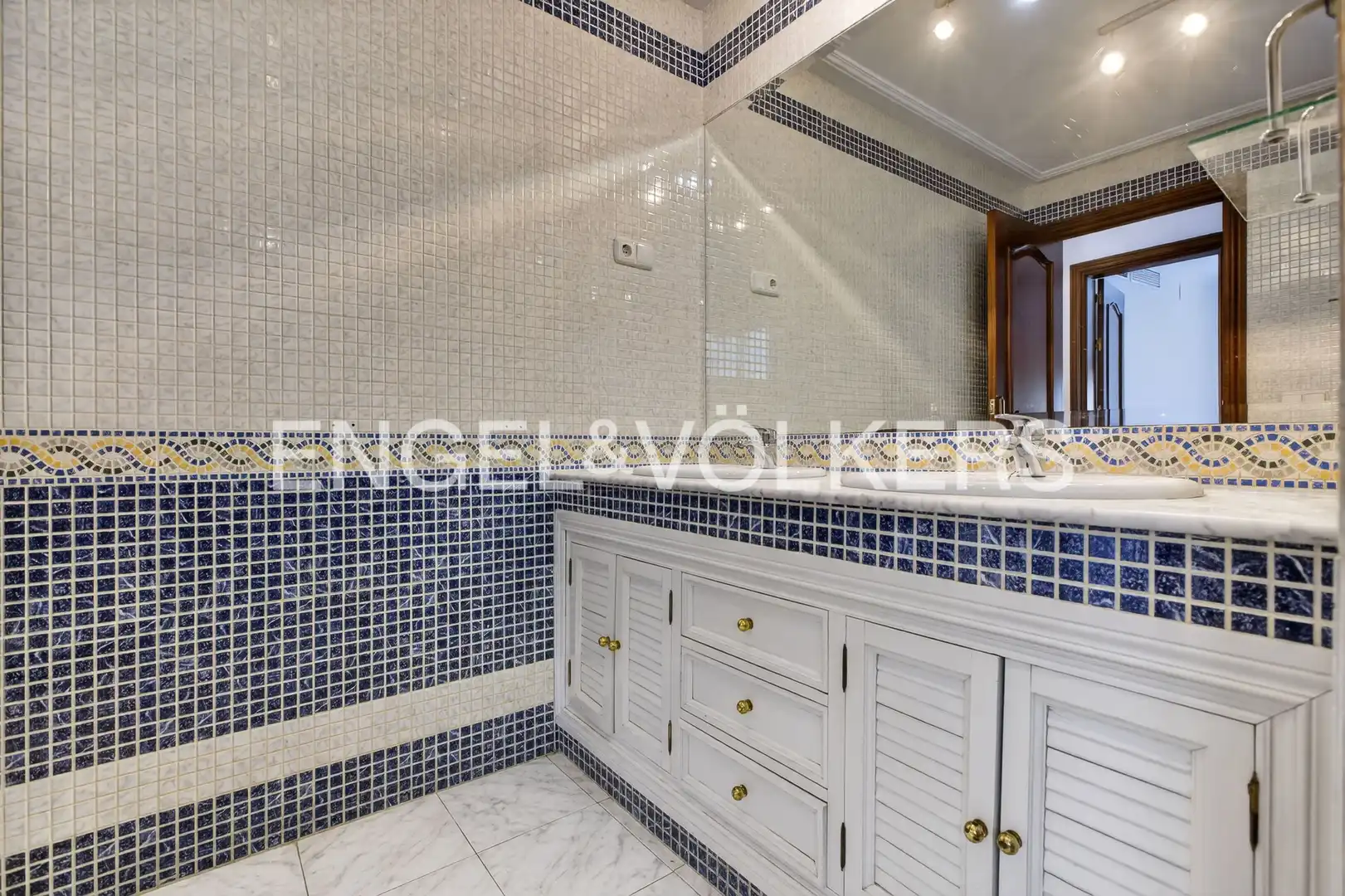 Bathroom of Houses for sale in Osuna  with Air Conditioner and Heating