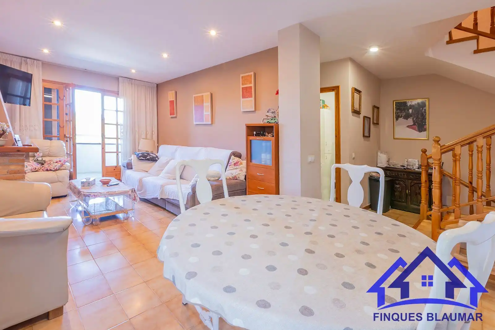 Sala d'estar de Casa o xalet en venda en Sant Iscle de Vallalta amb Aire condicionat, Calefacció i Jardí privat
