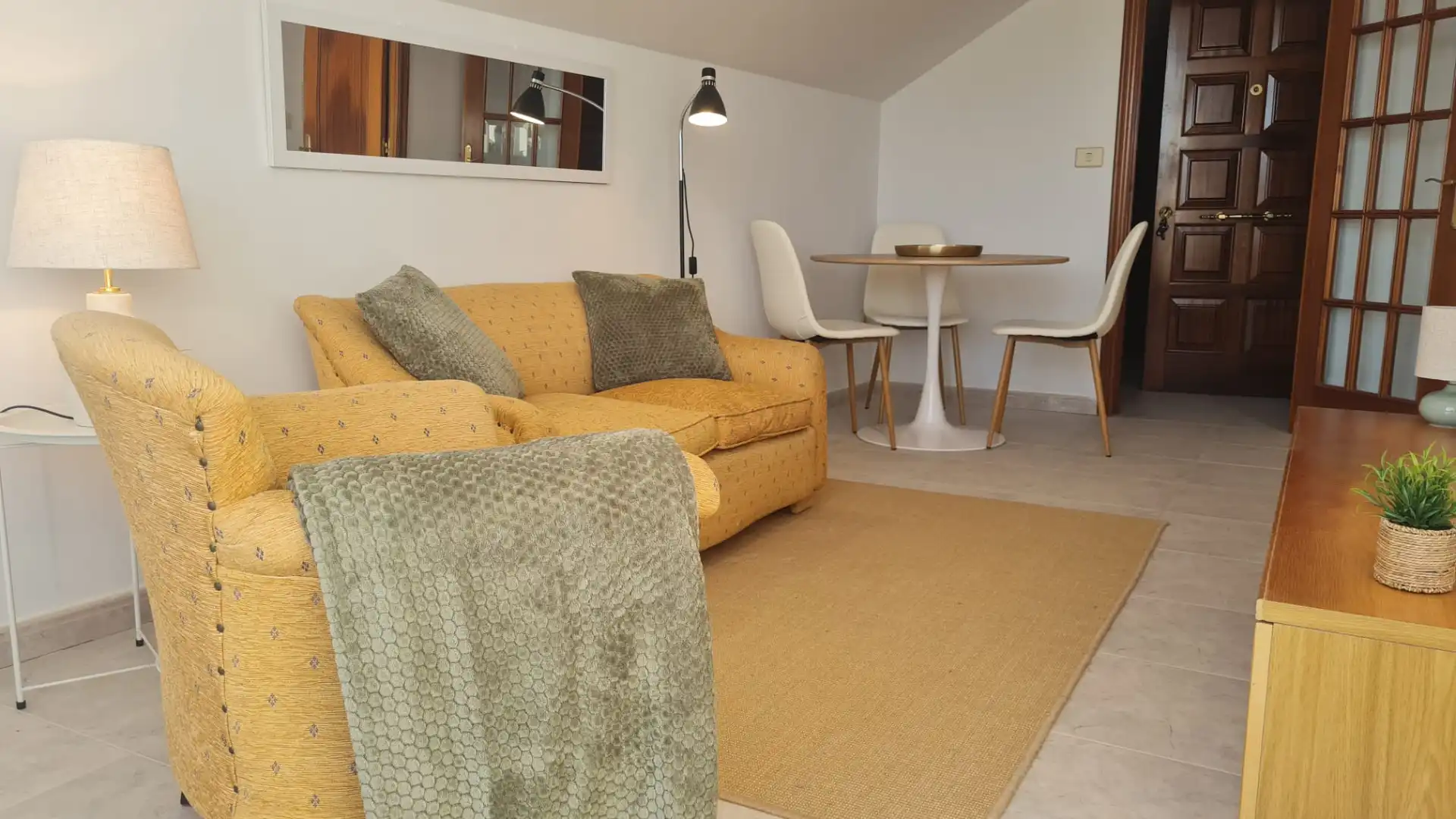 Wohnzimmer von Wohnungen zum Verkauf in Muros mit Terrasse und Möbliert