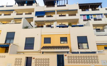 Vista exterior de Casa o xalet en venda en Almuñécar amb Parquet i Terrassa