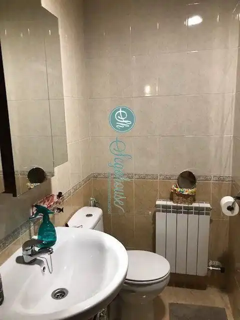 Bathroom of Flat for sale in Santa María la Real de Nieva  with Parquet flooring, Terrace and Storage room