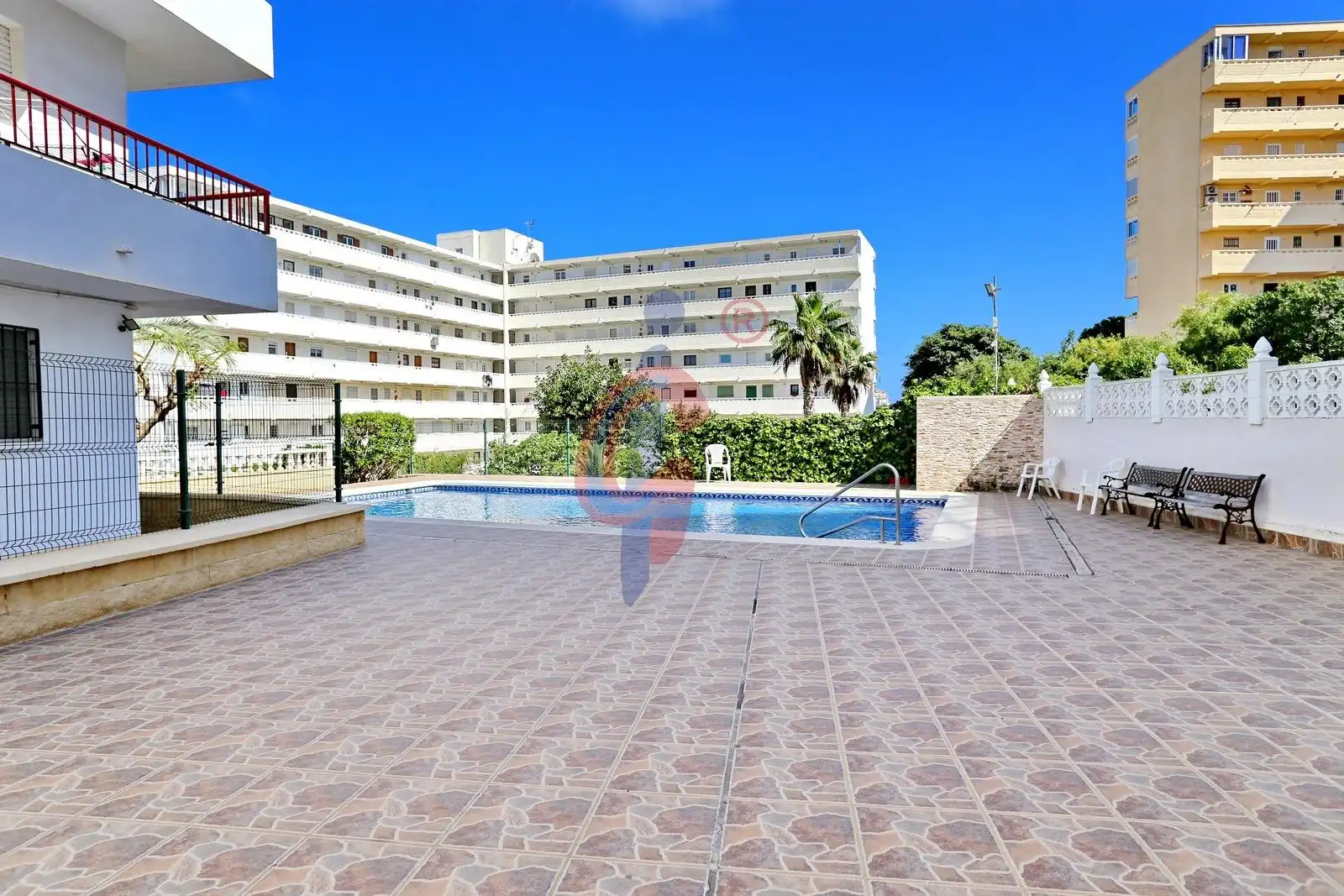Piscina de Estudio en venta en Torrevieja con Terraza y Piscina comunitaria