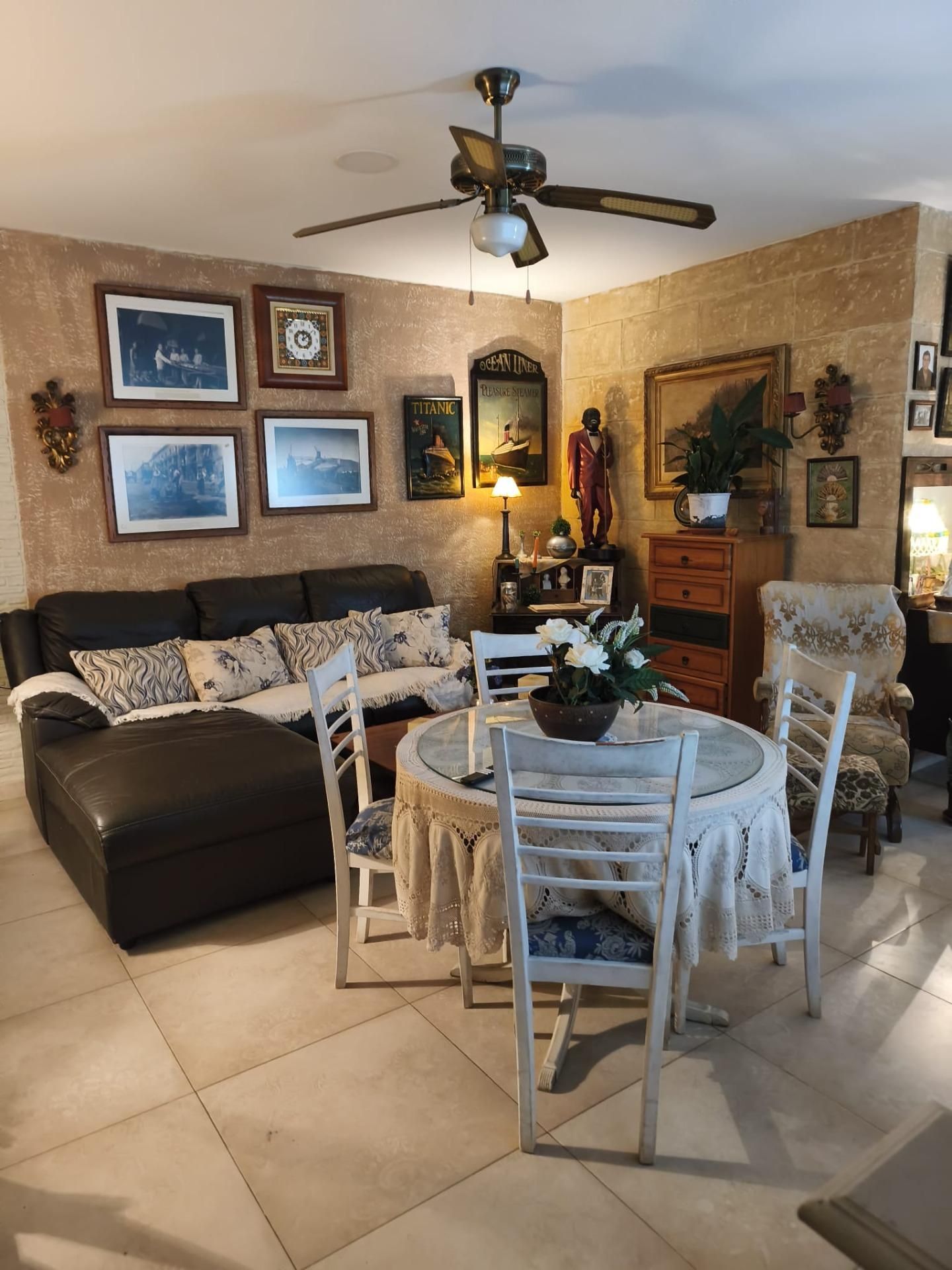 Sala d'estar de Casa adosada en venda en Cartagena amb Jardí privat, Terrassa i Traster