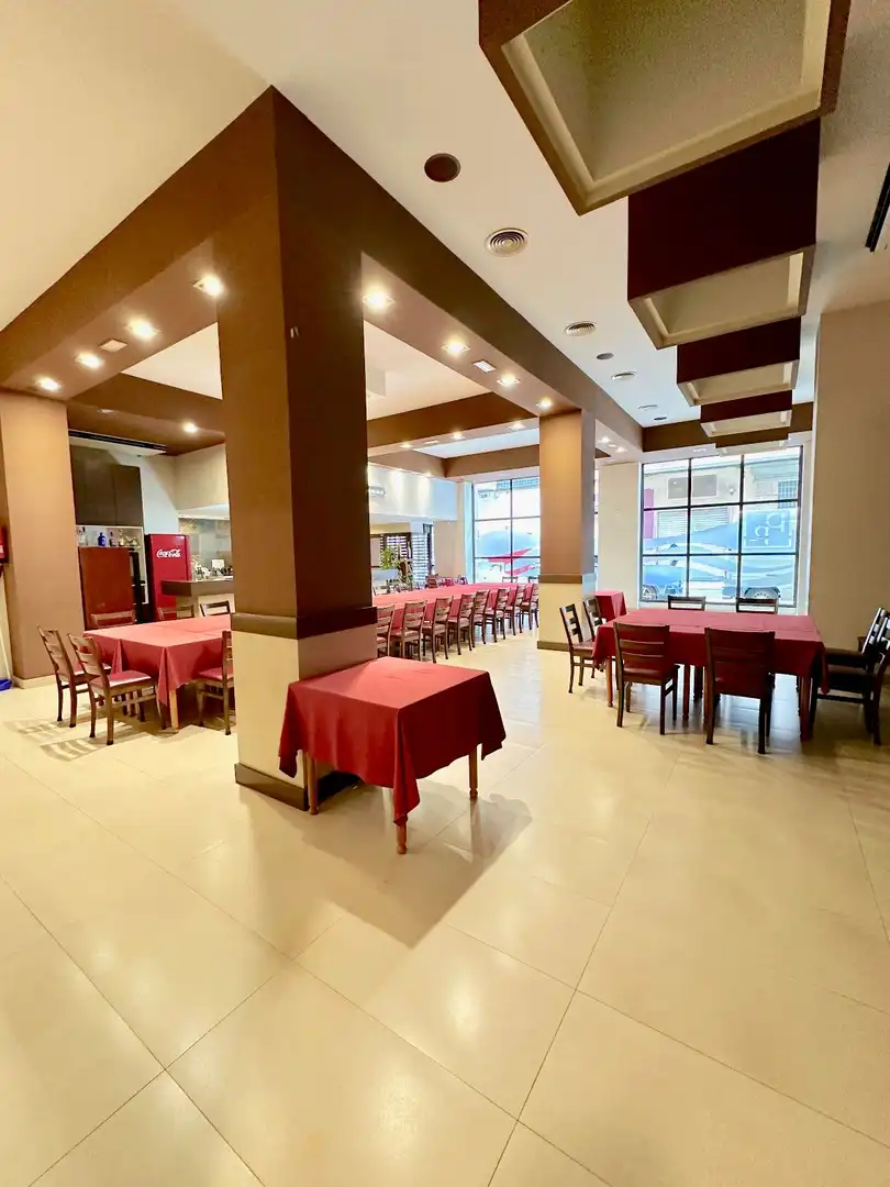 Local en venta en Corts Valencianes, Piscinas