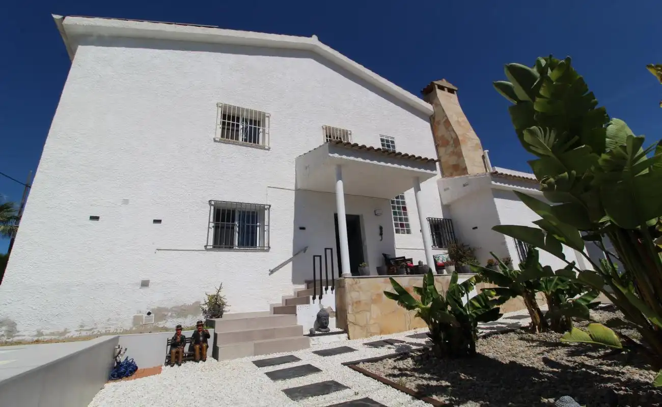 Vista exterior de Casa o chalet en venta en L'Eliana con Aire acondicionado, Calefacción y Jardín privado