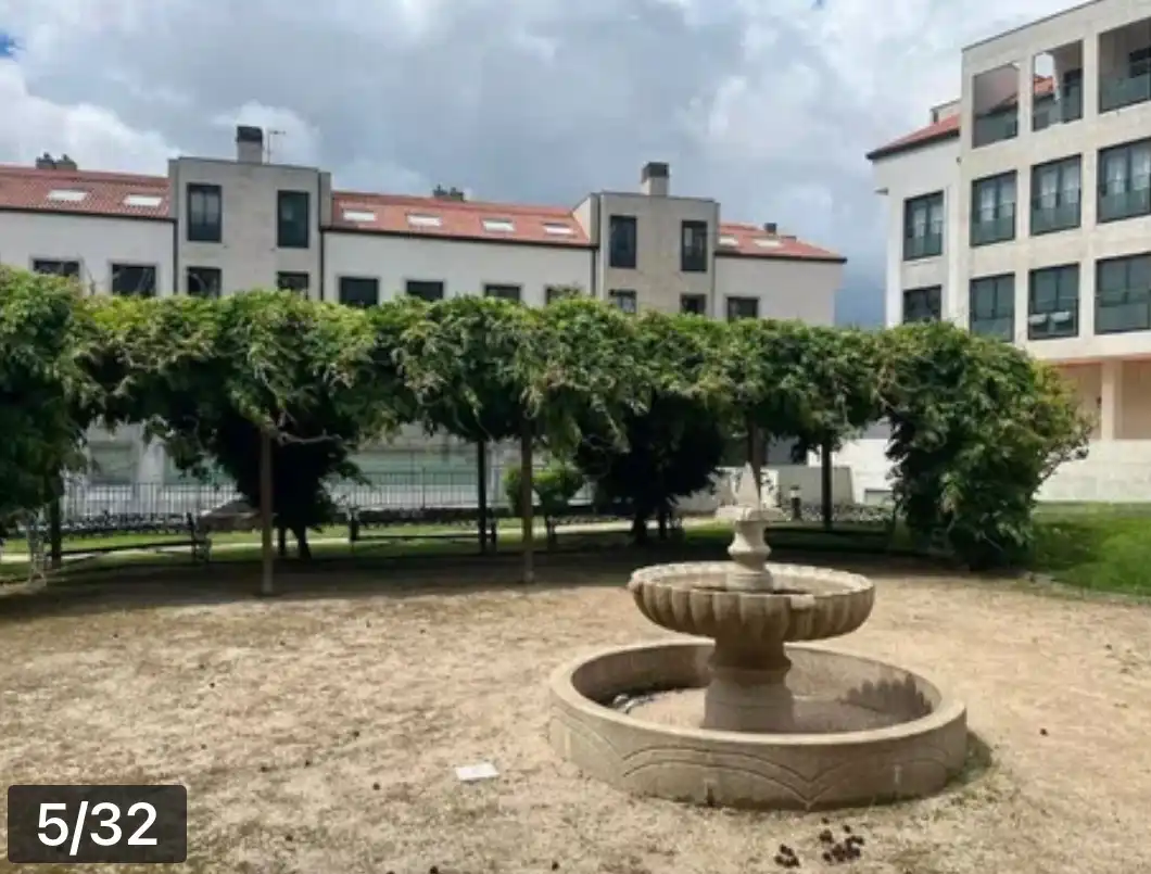 Vista exterior de Pis en venda en Pontevedra Capital  amb Traster, Moblat i Piscina comunitària