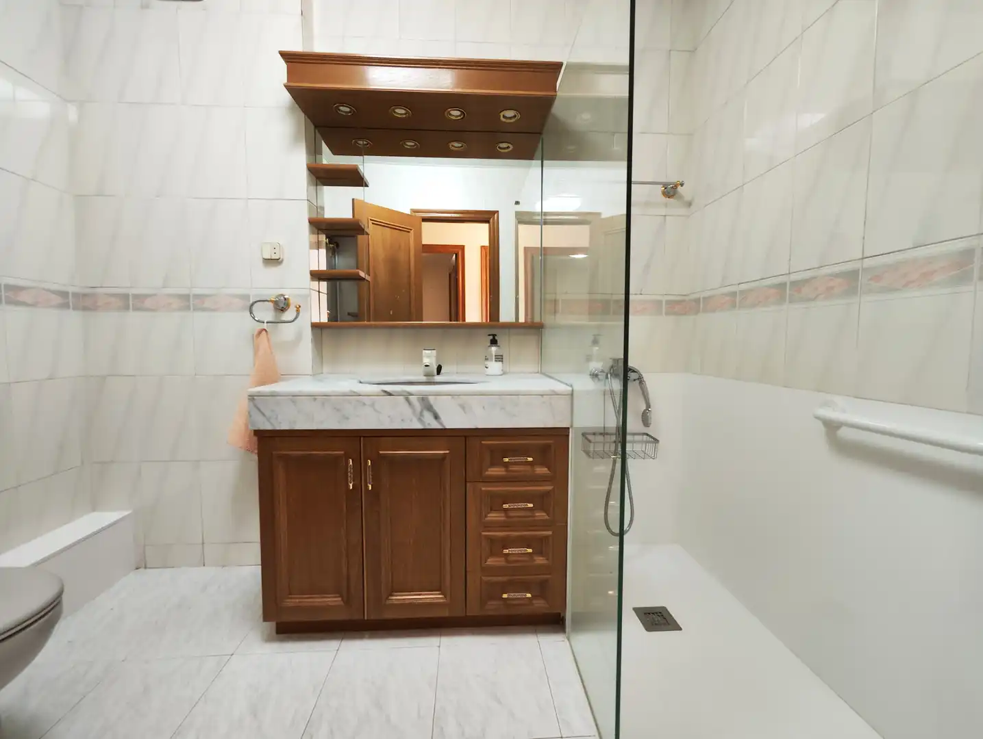 Baño de Piso en venta en Terrassa con Aire acondicionado, Calefacción y Balcón