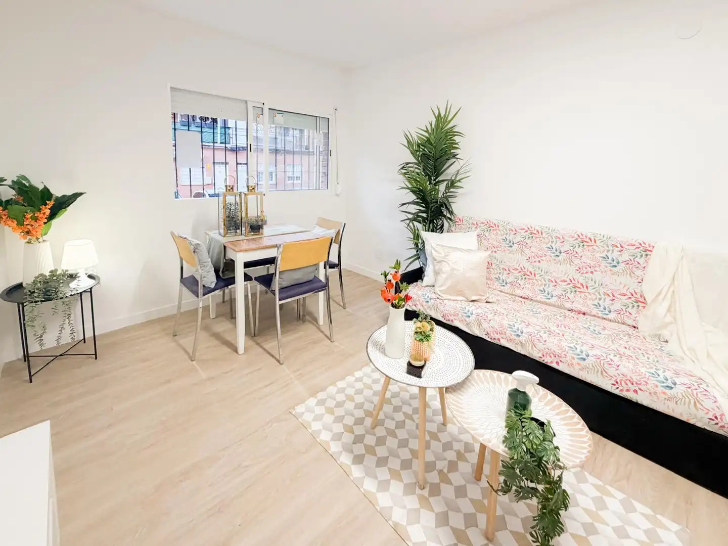 Sala d'estar de Pis de lloguer en Alcalá de Henares amb Forn, Rentadora i Microones