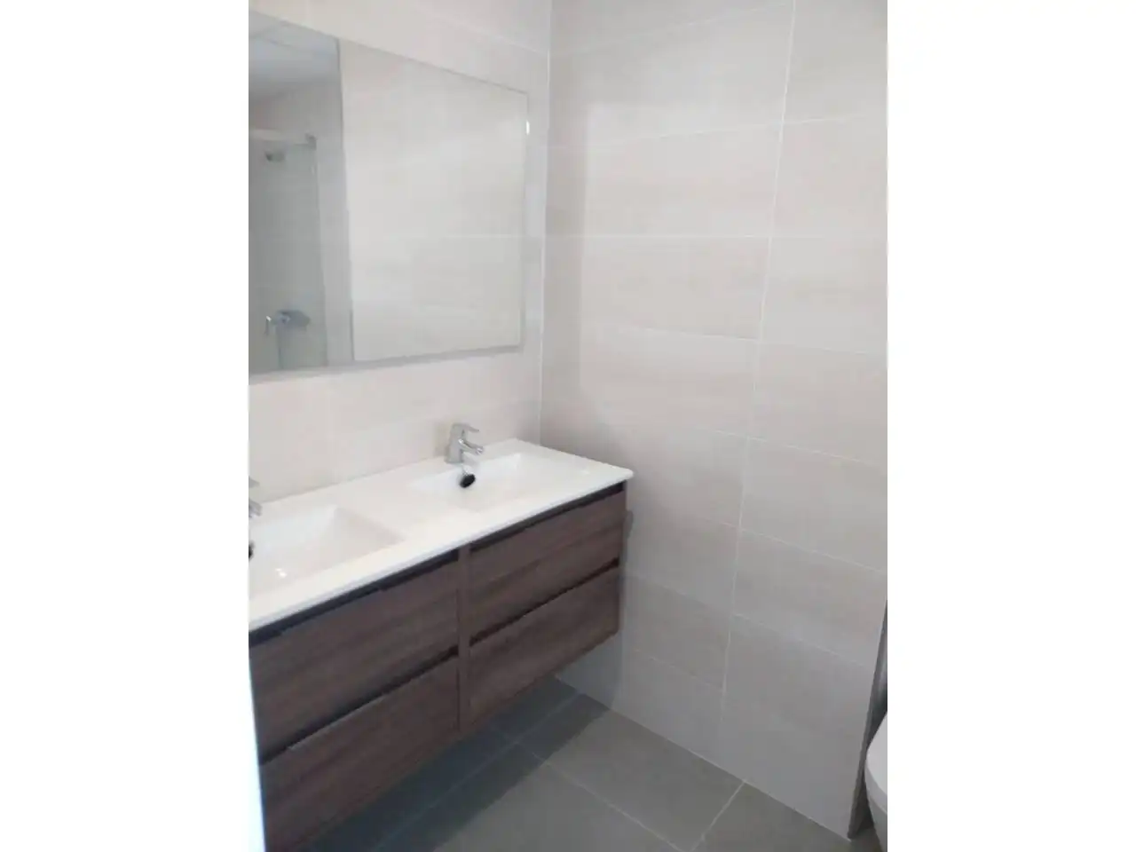 Baño de Ático de alquiler en Algeciras con Terraza y Piscina comunitaria