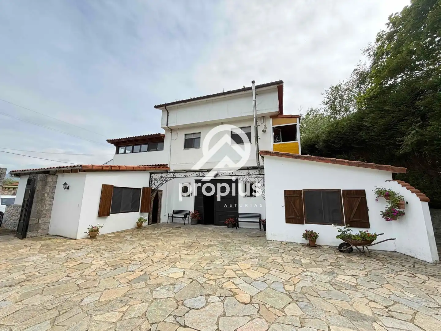 Außenansicht von Haus oder Chalet zum Verkauf in Llanes mit Heizung, Terrasse und Abstellraum