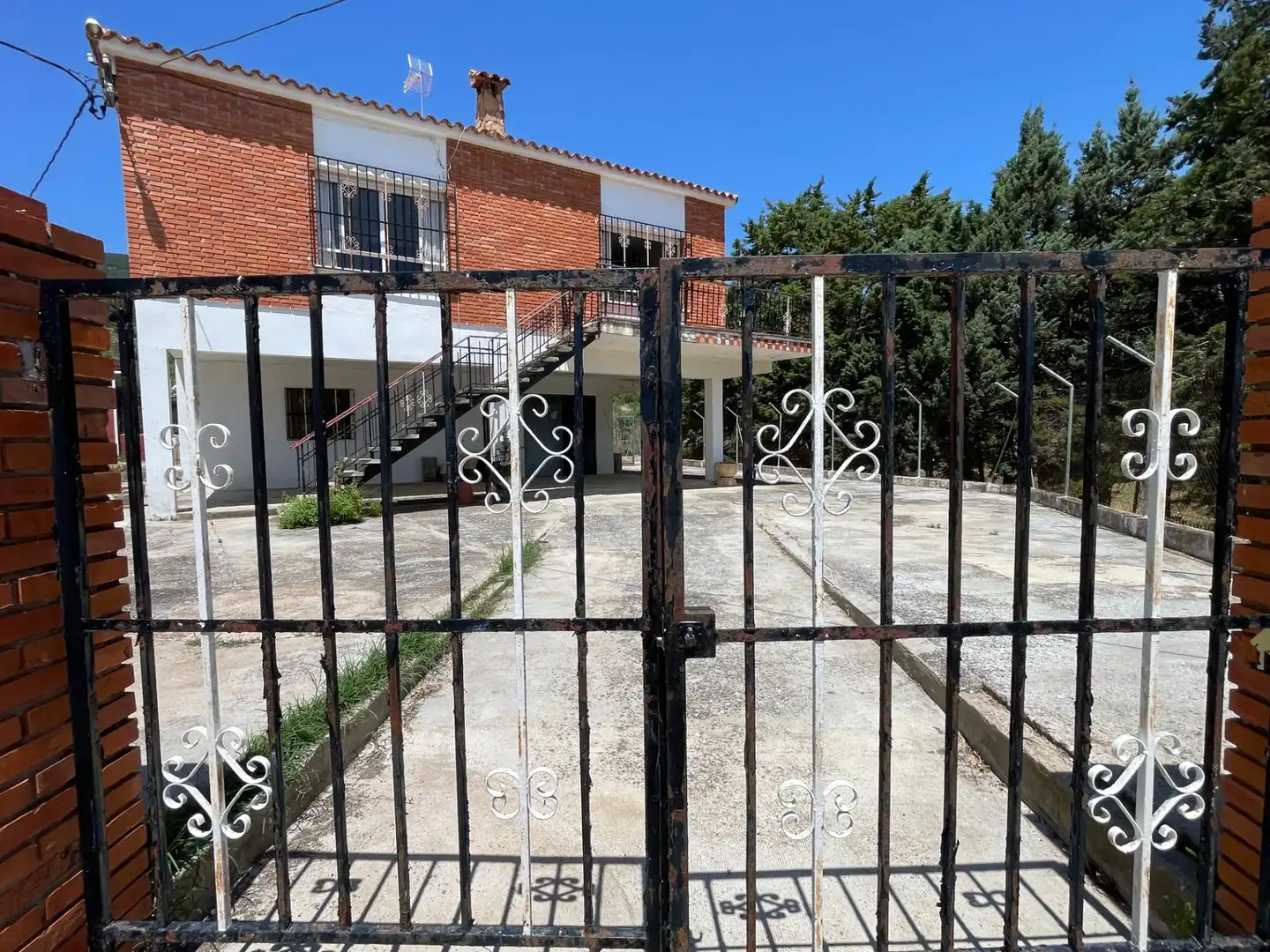 Vista exterior de Casa o chalet en venta en Chera con Terraza y Balcón