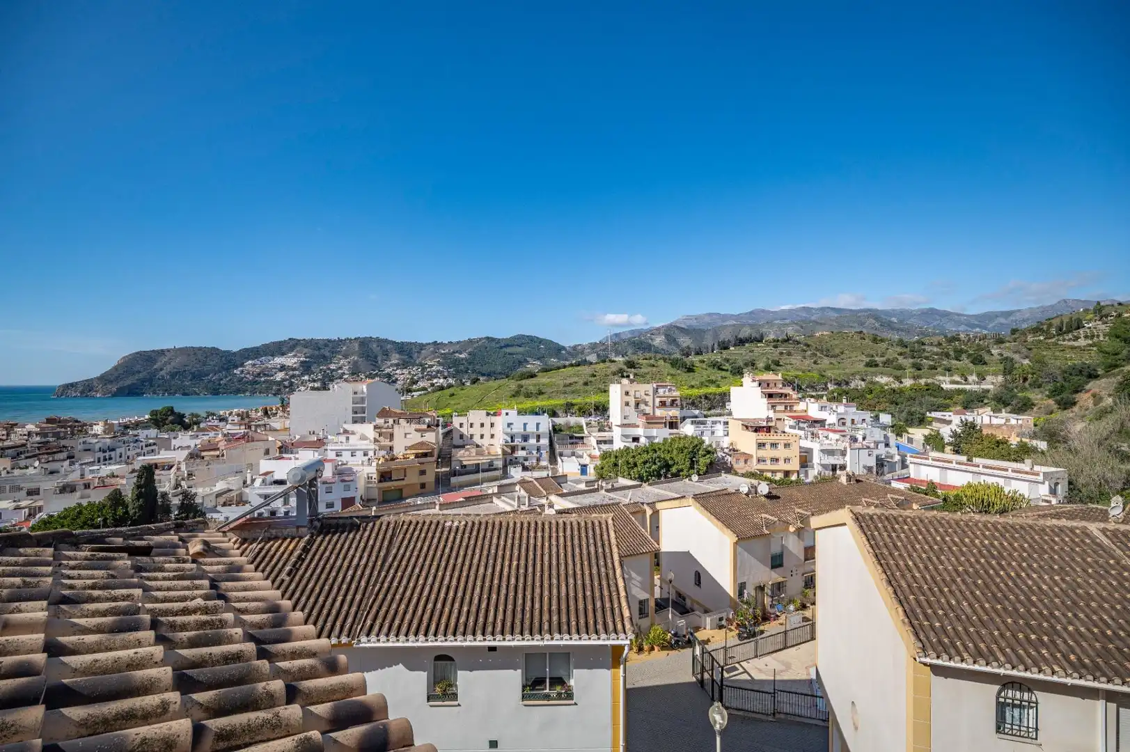 Exterior view of Houses for sale in Almuñécar