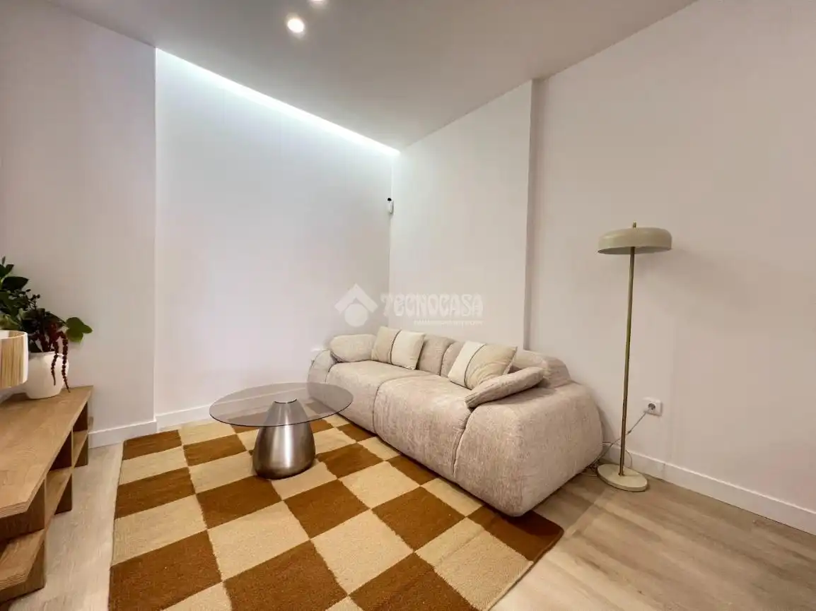 Sala d'estar de Pis en venda en Madrid amb Aire condicionat
