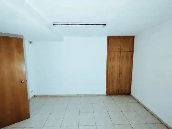 Local comercial en venda a C/ Bisbe Strauch, imagen 9