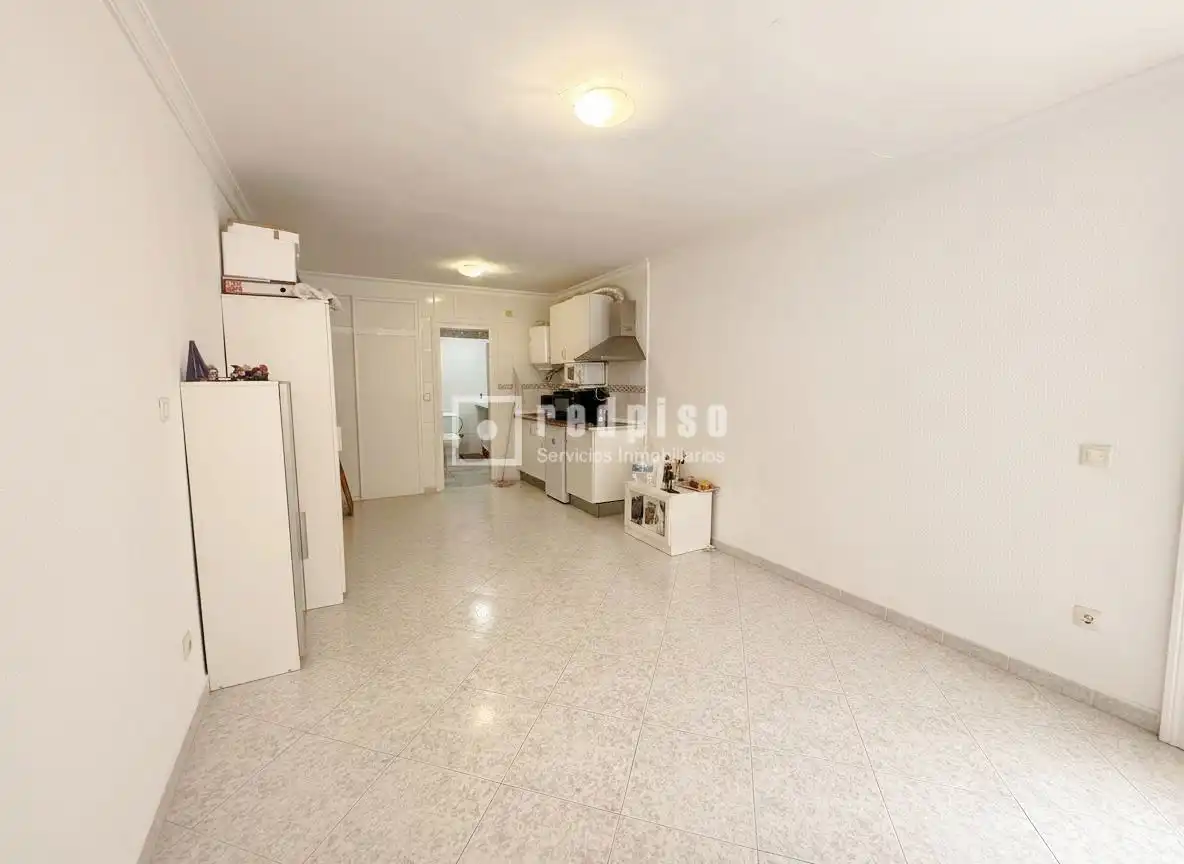 Wohnung zum Verkauf in Rincón de la Victoria mit Privatgarten und Schwimmbad