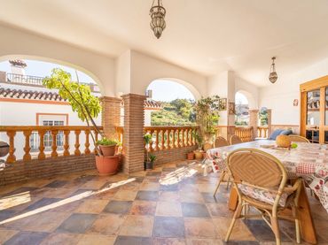 Casa aparellada amb balcó en venda a C. María Zambrano