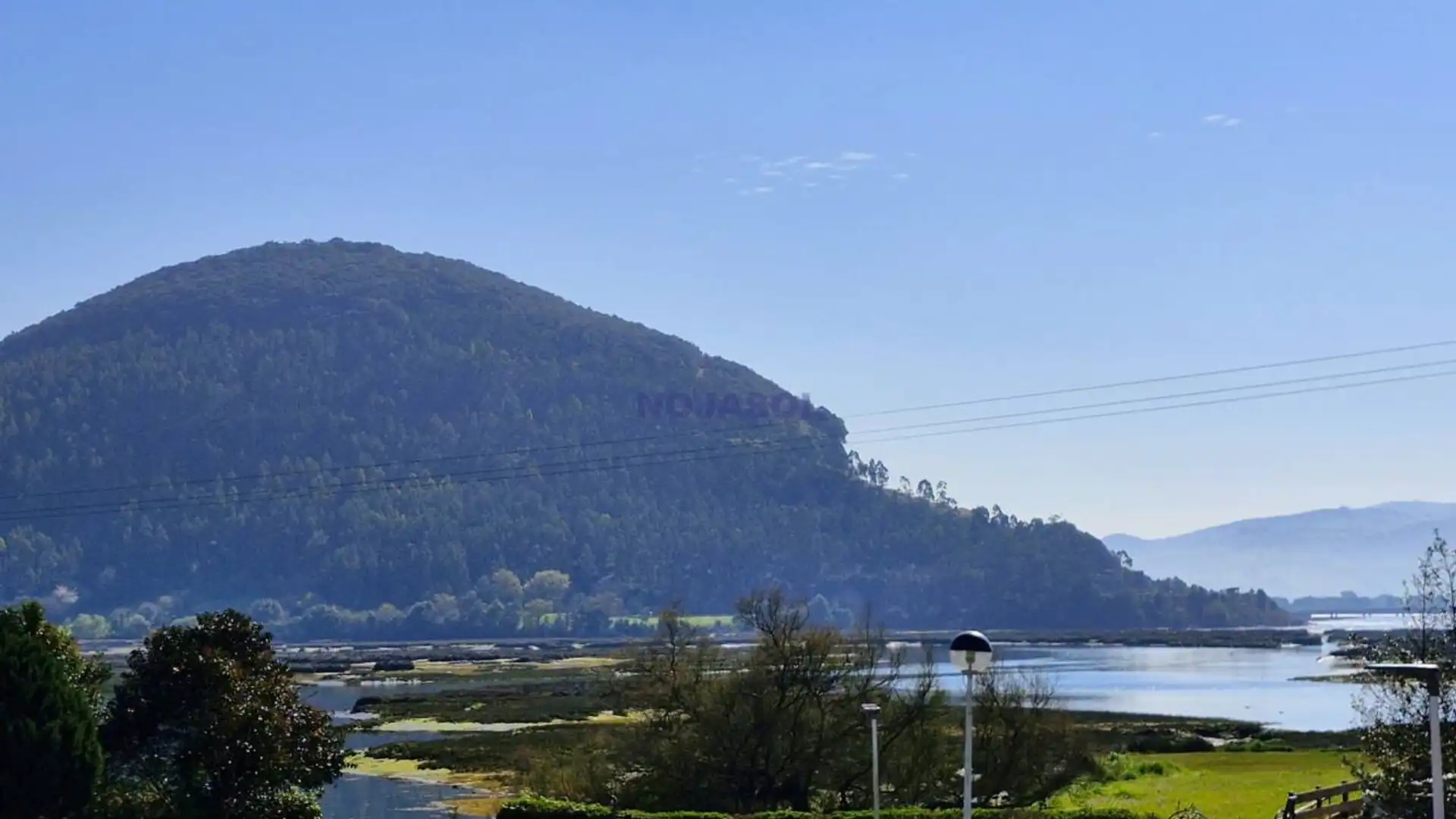 Vista exterior de Casa adosada en venta en Escalante con Calefacción, Jardín privado y Parquet