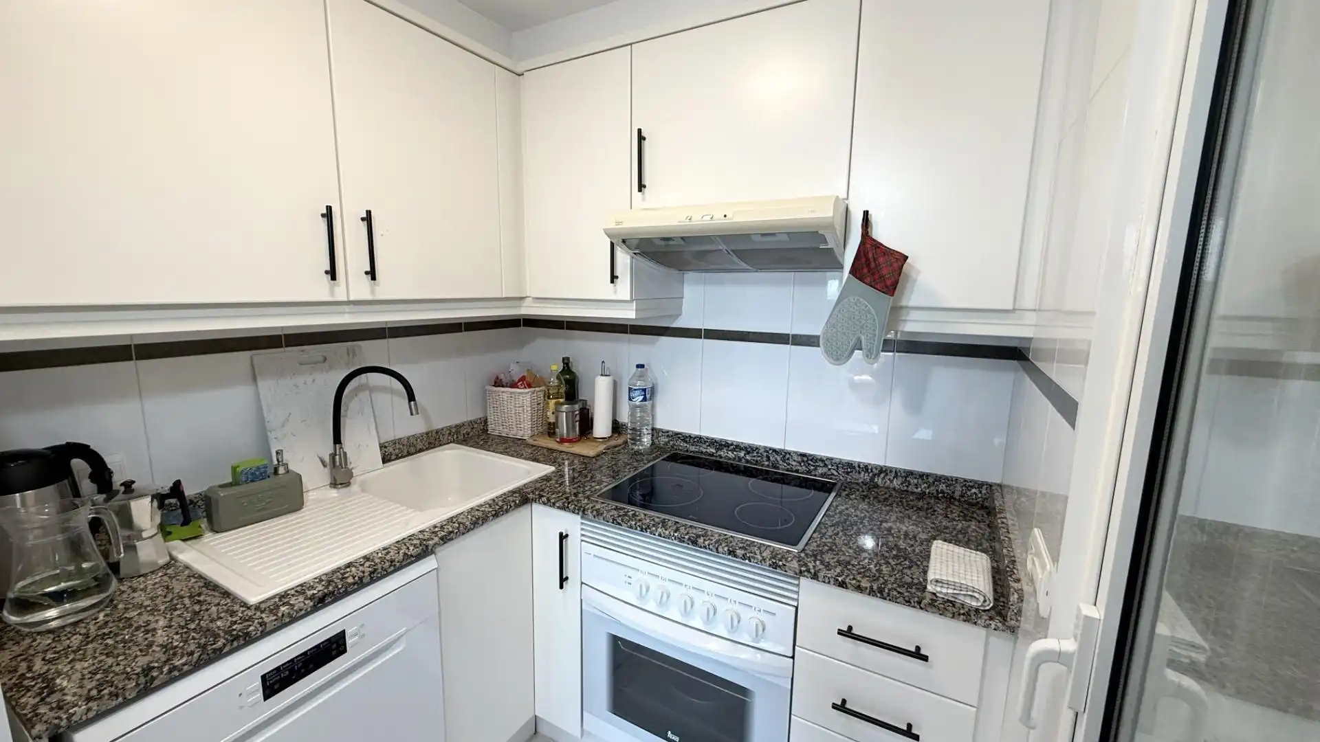 Cuina de Apartament en venda en Calpe / Calp amb Aire condicionat, Calefacció i Jardí privat