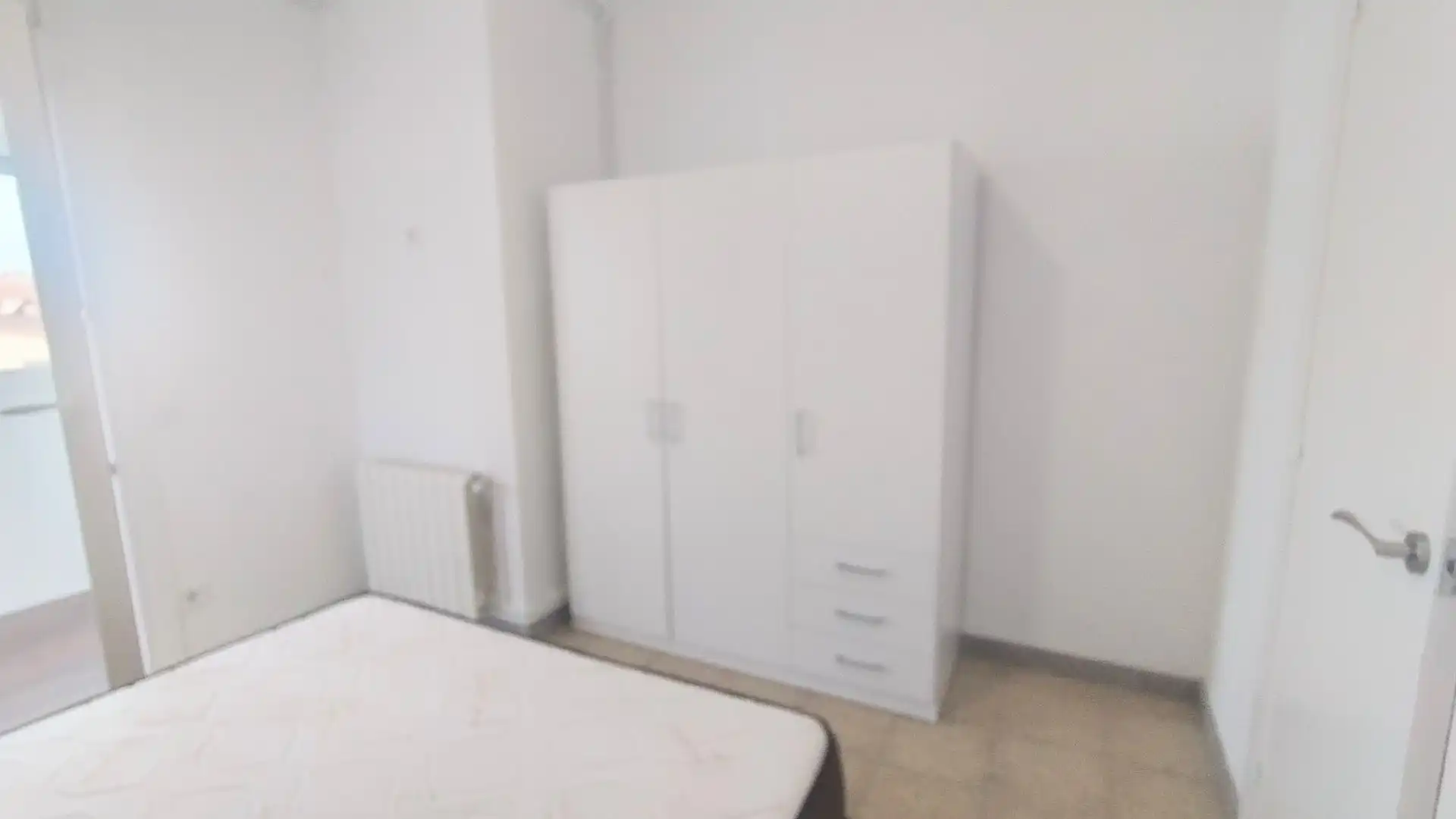 Schlafzimmer von Dachboden zum Verkauf in Girona mit Heizung und Möbliert