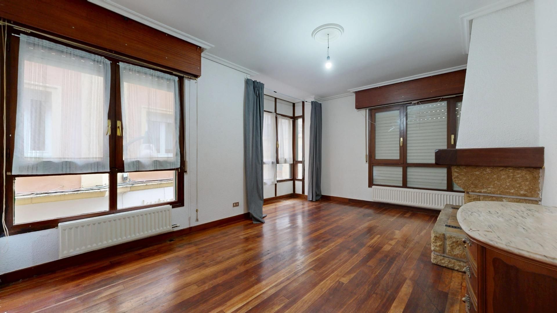 Flat for sale in Calle ZEHARKALEA