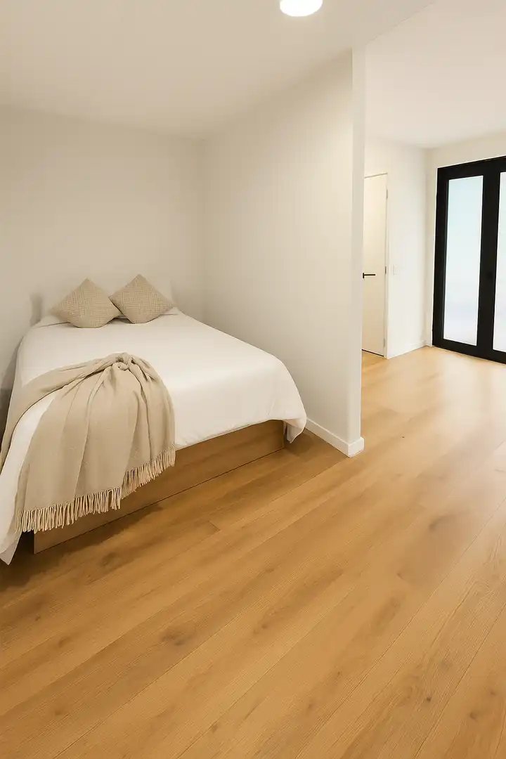Bedroom of Study for sale in Cornellà de Llobregat  with Parquet flooring, Furnished and Alarm
